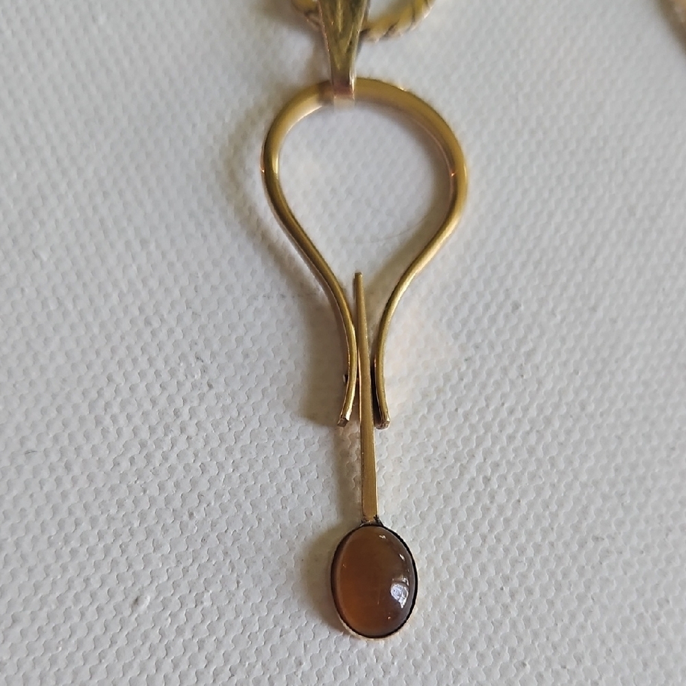 Elegant Gold Pendant Necklace